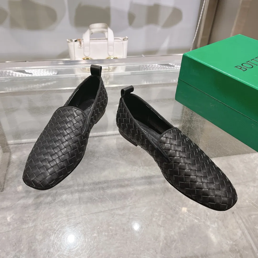 [BV] Top P: 760💰Size for couples: 35-44 (Female 40.41. Male 38 45. Customized and non-returnable) (Bottega Veneta) Genuine leather outsole classic woven beanie shoes, set of feet and heels for two wears Blessed are the little feet👣👣Comfortable casual shoes that can be worn all year round, made of imported first-layer sheepskin➕fine-quality sheepskin leather, imported sheepskin lining, luxury genuine leather outsole [rose][rose], Bottega Veneta is an Italian luxury brand. Made using traditional Italian leather craftsmanship. .